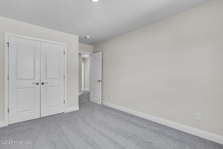 Spacious, unfurnished interior of a new home in Fairfield Harbour, New Bern (Image 21).