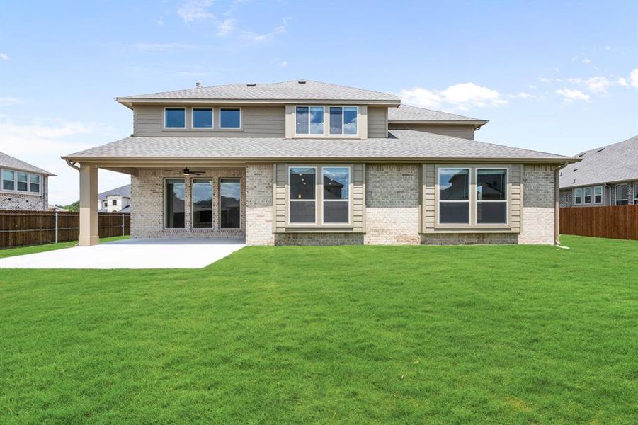 Exterior details and patio area of a home in Hayes Crossing, Midlothian (Image 4).
