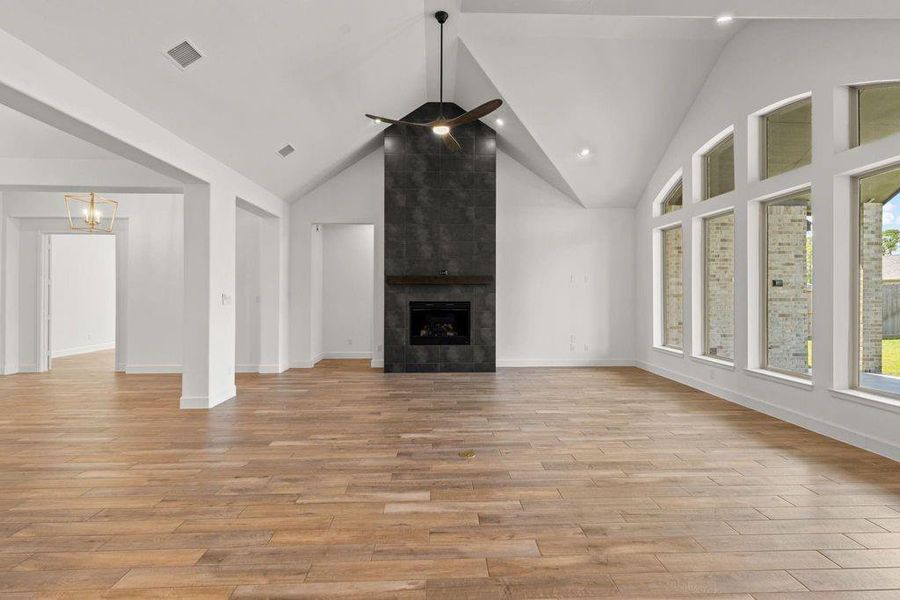 Spacious, unfurnished interior of a new home in Riceland, Mont Belvieu (Image 32).