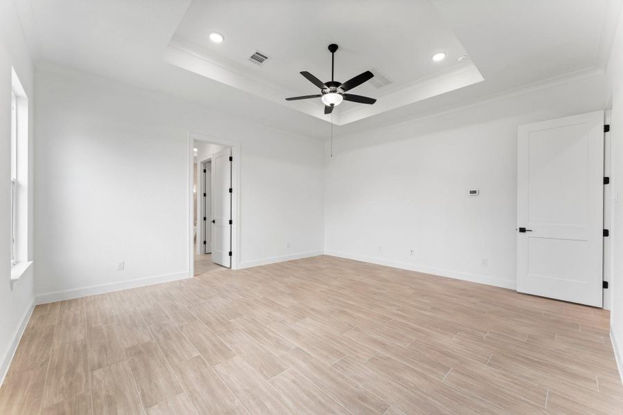 Spacious, unfurnished interior of a new home in , Spring (Image 32).
