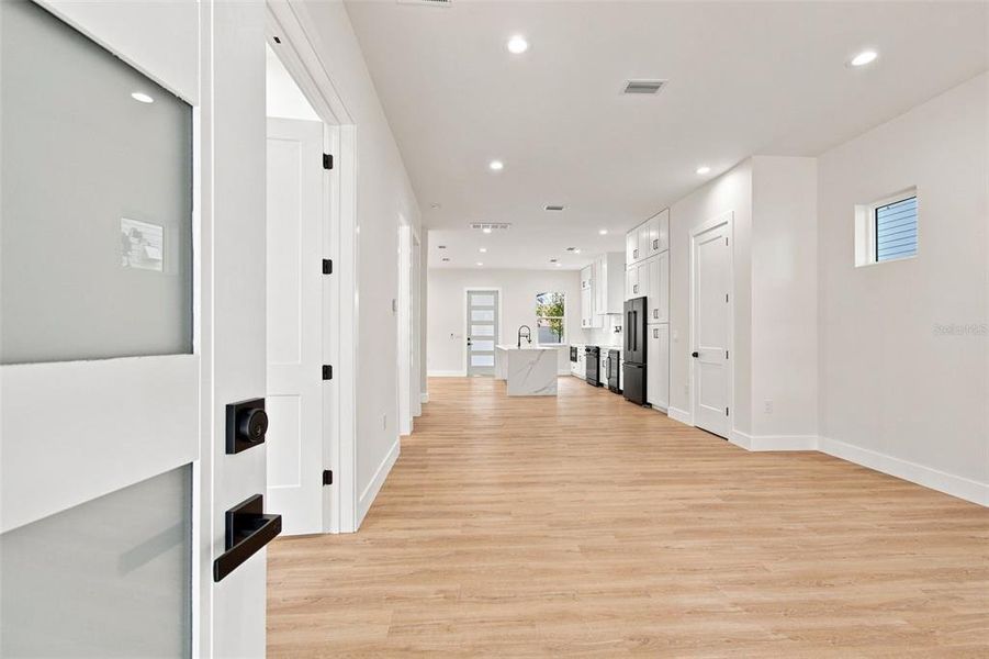 Spacious, unfurnished interior of a new home in , St. Petersburg (Image 55). Spacious, unfurnished interior of a new home in , St. Petersburg (Image 55).
