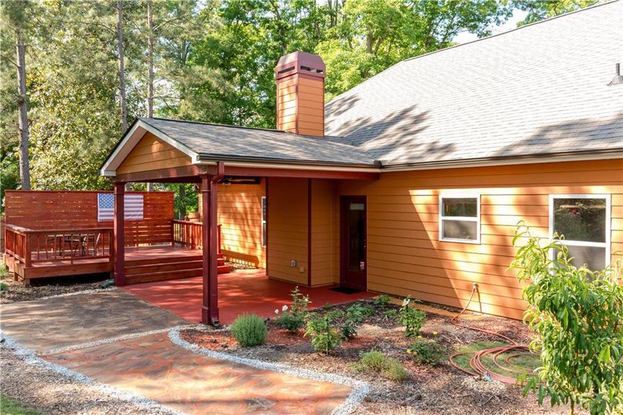 Exterior details and patio area of a home in , Mansfield (Image 4).