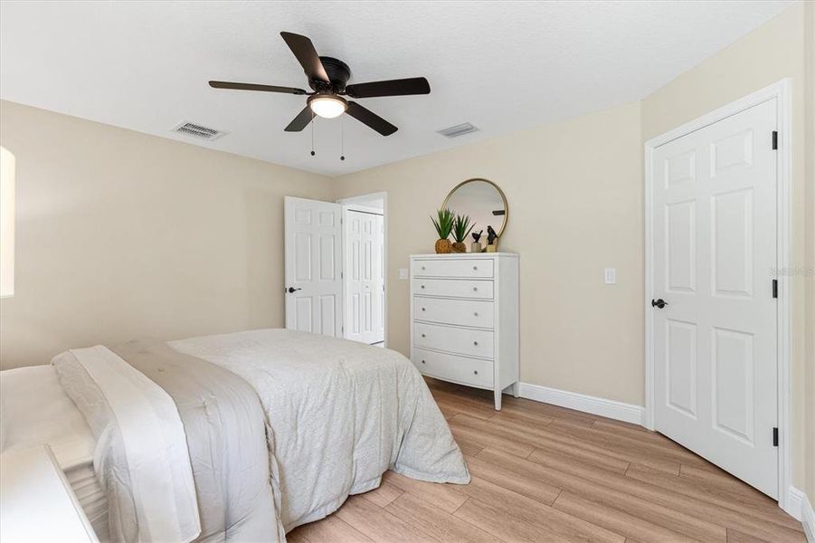 Furnished interior view inside a new home in , Bushnell (Image 8).