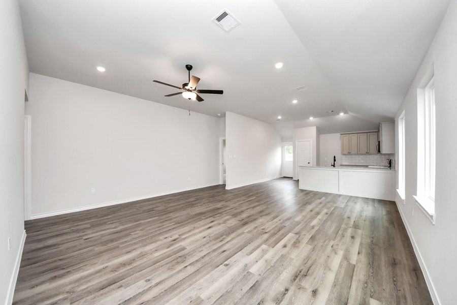 Spacious, unfurnished interior of a new home in The Enclave at Spring Branch, Montgomery (Image 26). Spacious, unfurnished interior of a new home in The Enclave at Spring Branch, Montgomery (Image 26).
