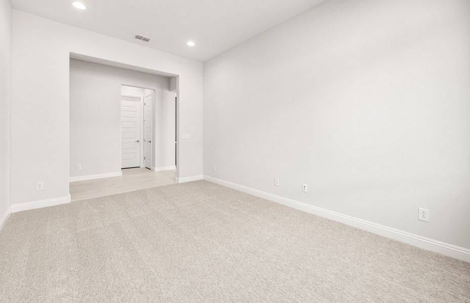 Spacious, unfurnished interior of a new home in Artisan at Asante, Surprise (Image 18).
