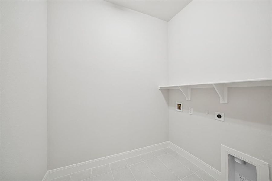 Spacious, unfurnished interior of a new home in Myrtle Creek, Waxahachie (Image 22). Spacious, unfurnished interior of a new home in Myrtle Creek, Waxahachie (Image 22).