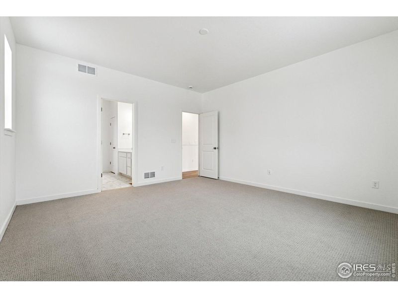 Spacious, unfurnished interior of a new home in The Overlook at Johnstown Farms, Johnstown (Image 14).