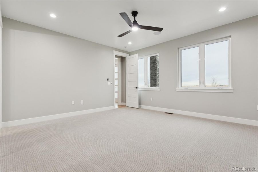 Spacious, unfurnished interior of a new home in , Hudson (Image 45).