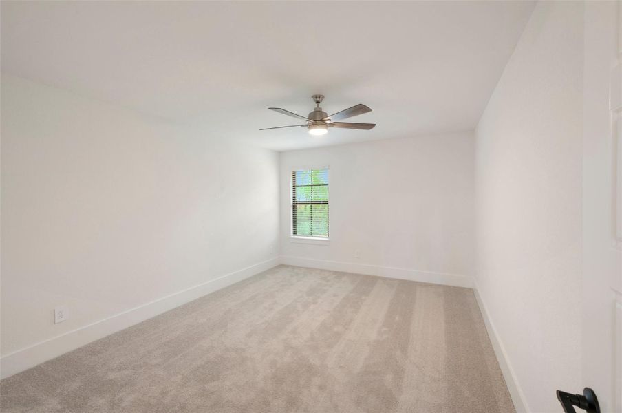 Spacious, unfurnished interior of a new home in Lone Star Landing, Montgomery (Image 40).