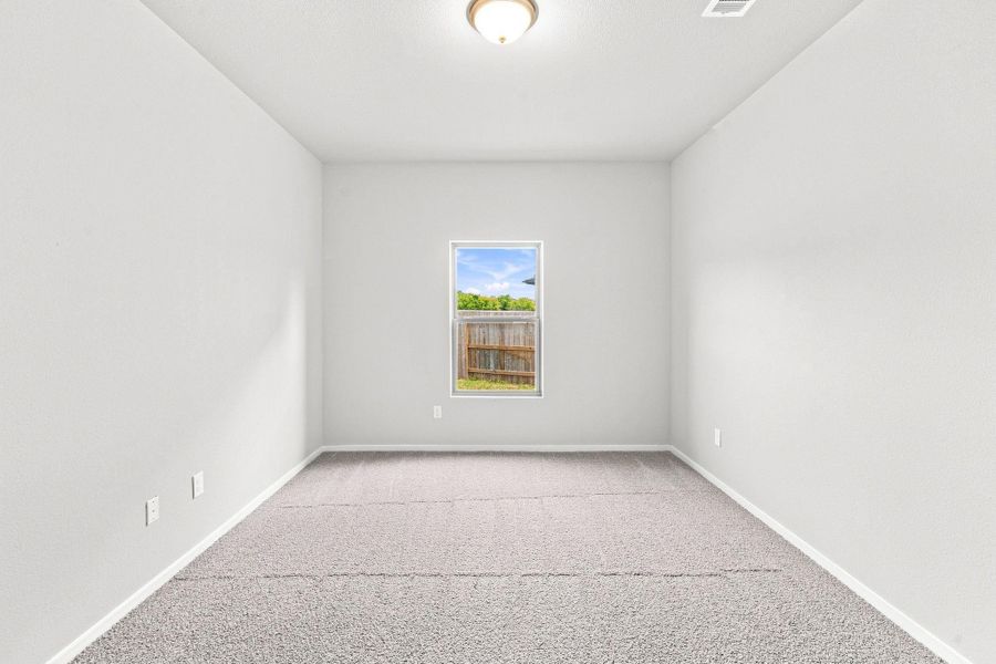 Spacious, unfurnished interior of a new home in Laurel Landing, Alvin (Image 25).