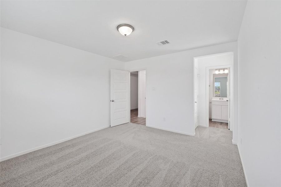 Spacious, unfurnished interior of a new home in Rollingbrook Estates, Baytown (Image 20). Spacious, unfurnished interior of a new home in Rollingbrook Estates, Baytown (Image 20).