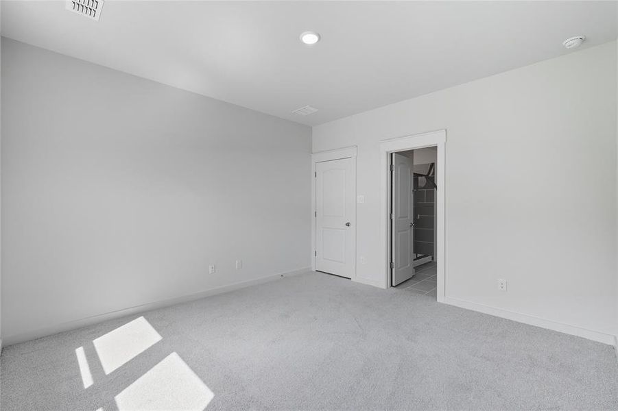 Spacious, unfurnished interior of a new home in Simpson Crossing, McKinney (Image 26). Spacious, unfurnished interior of a new home in Simpson Crossing, McKinney (Image 26).