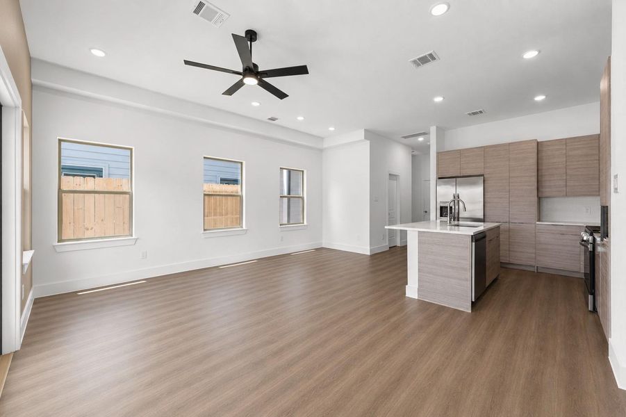 Spacious, unfurnished interior of a new home in , Houston (Image 27).