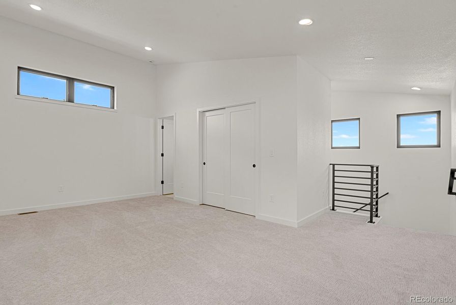 Upper level loft/secondary suite Upper level loft/secondary suite