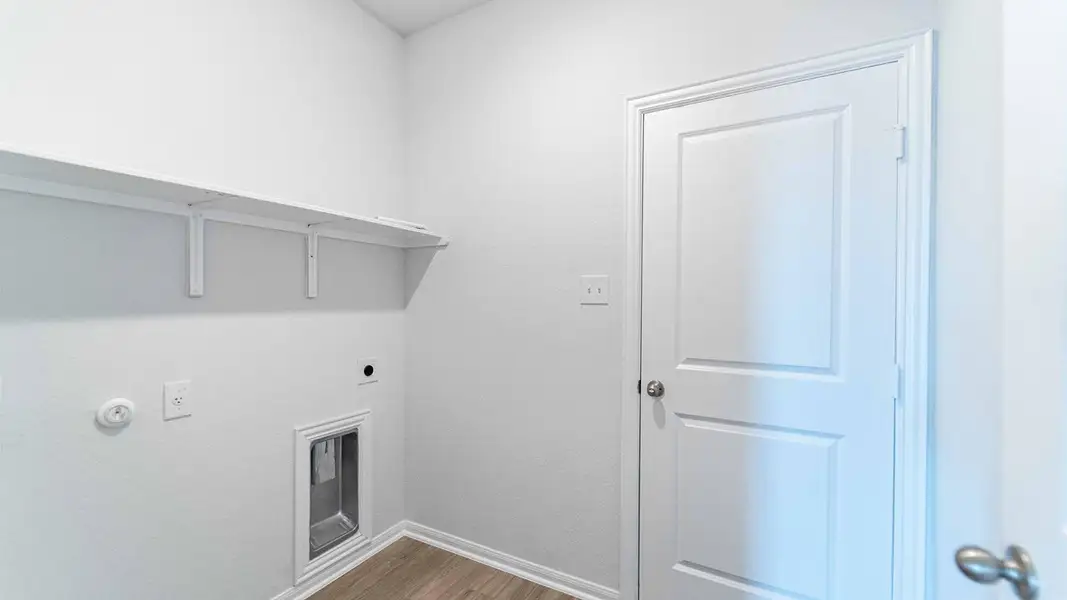 Spacious, unfurnished interior of a new home in Briarwood, Elgin (Image 11).