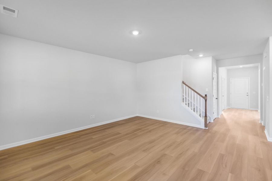 Spacious, unfurnished interior of a new home in , Summerville (Image 27).