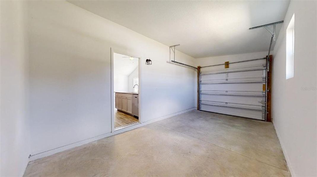 Spacious, unfurnished interior of a new home in , Dunnellon (Image 15).