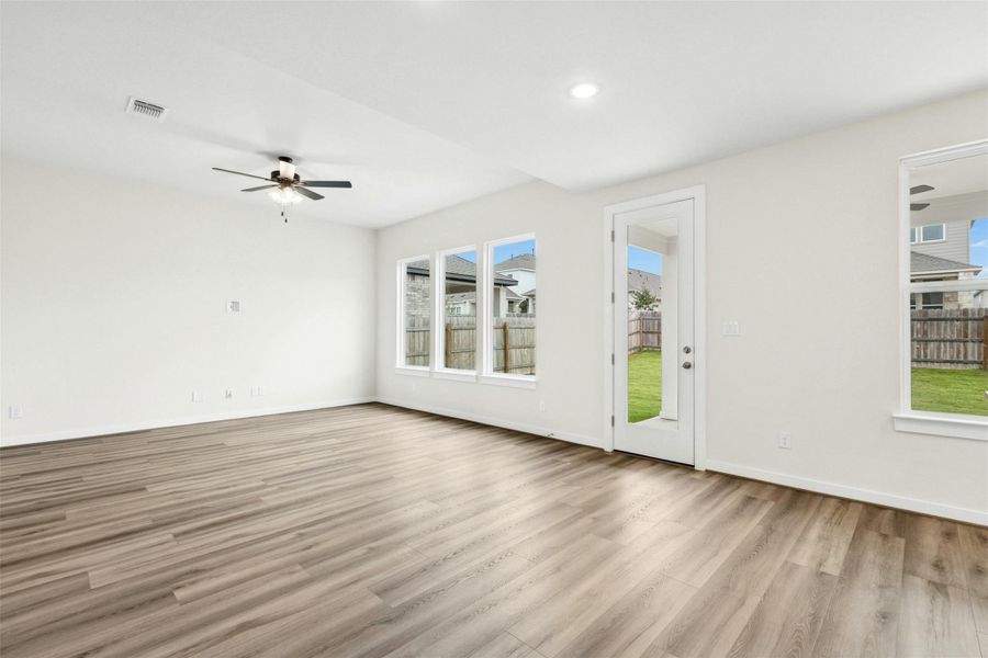 Spacious, unfurnished interior of a new home in University Heights, Round Rock (Image 26).