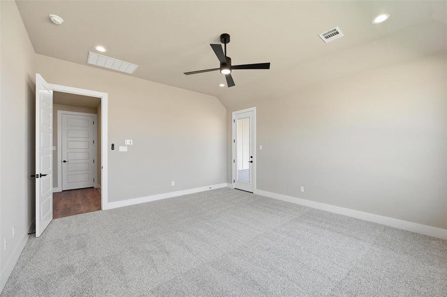 Spacious, unfurnished interior of a new home in Rocky Top Ranch, Reno (Image 15). Spacious, unfurnished interior of a new home in Rocky Top Ranch, Reno (Image 15).