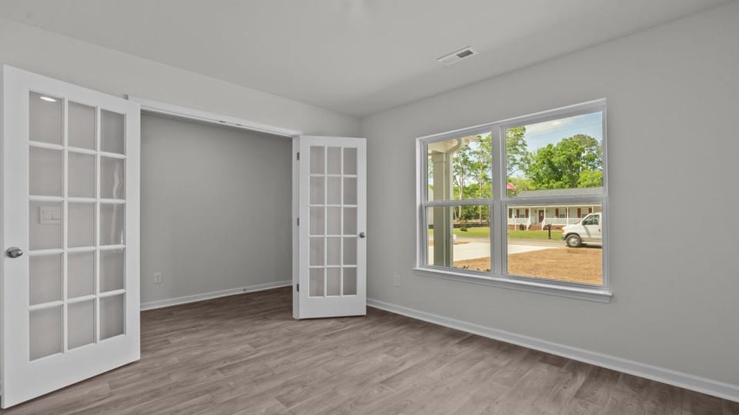 Spacious, unfurnished interior of a new home in Blair Ridge, La Grange (Image 15).