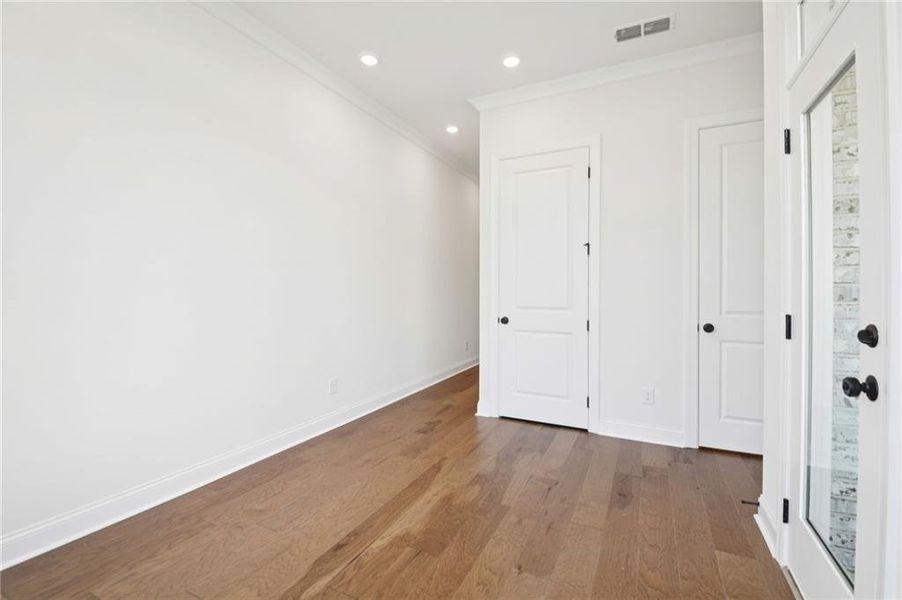 Spacious, unfurnished interior of a new home in Ward's Crossing, Johns Creek (Image 35).