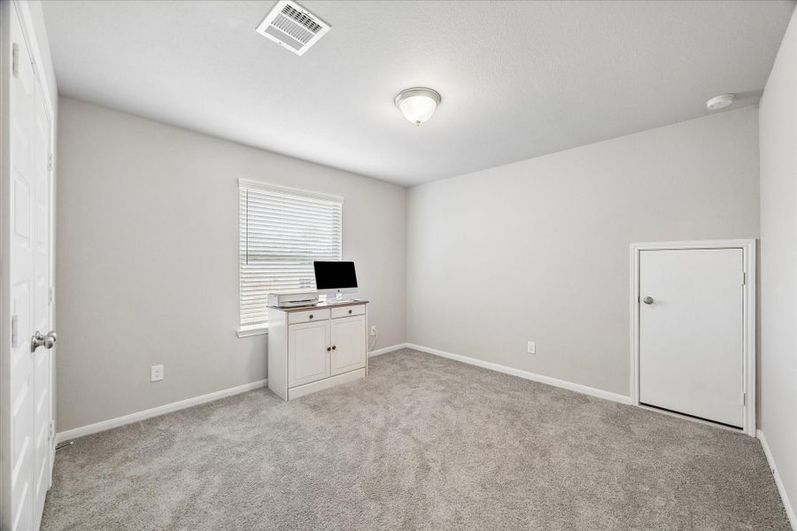 Spacious, unfurnished interior of a new home in Stonebrooke, Conroe (Image 20).