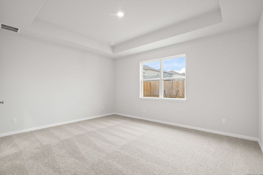 Spacious, unfurnished interior of a new home in Hunters Ranch, San Antonio (Image 22).