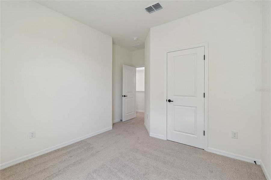 Spacious, unfurnished interior of a new home in Eastlyn, Bradenton (Image 11).