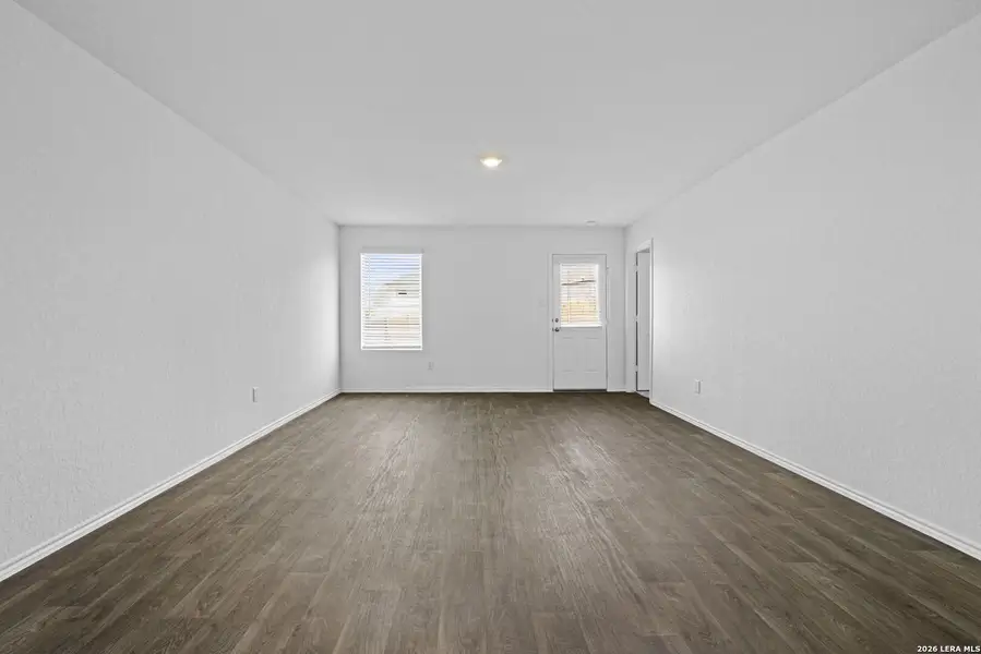 Spacious, unfurnished interior of a new home in Stonehill, San Antonio (Image 14).