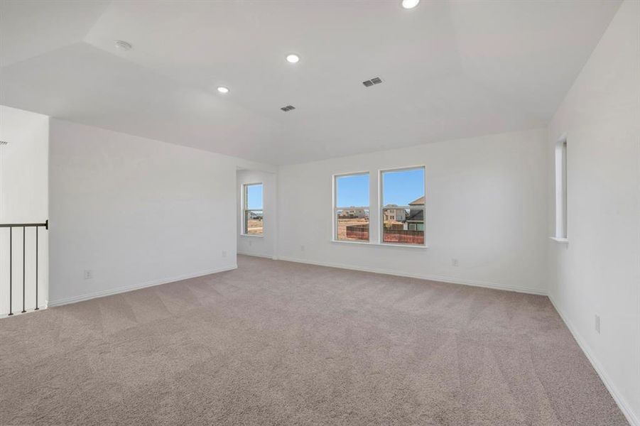 Spacious, unfurnished interior of a new home in Lily Creek at Sutton Fields, Aubrey (Image 28).