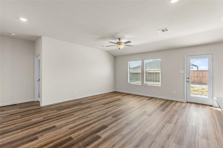 Spacious, unfurnished interior of a new home in Stratton Place, Greenville (Image 18).