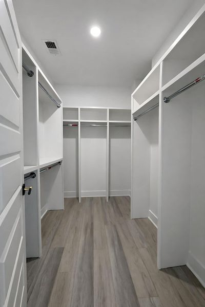 Spacious, unfurnished interior of a new home in , North Charleston (Image 19).