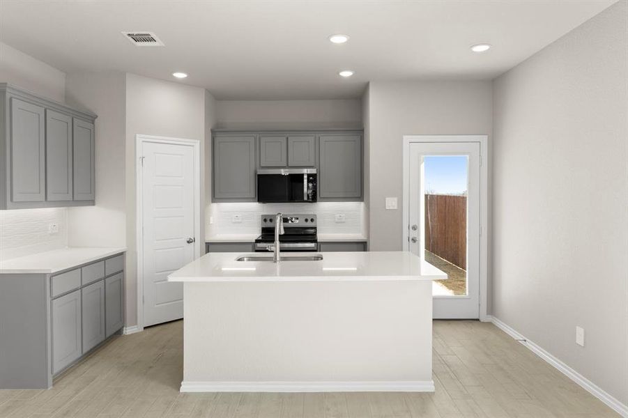 14. 8224 Kingfisher - Kitchen