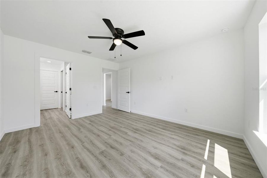 Spacious, unfurnished interior of a new home in , Dunnellon (Image 30).