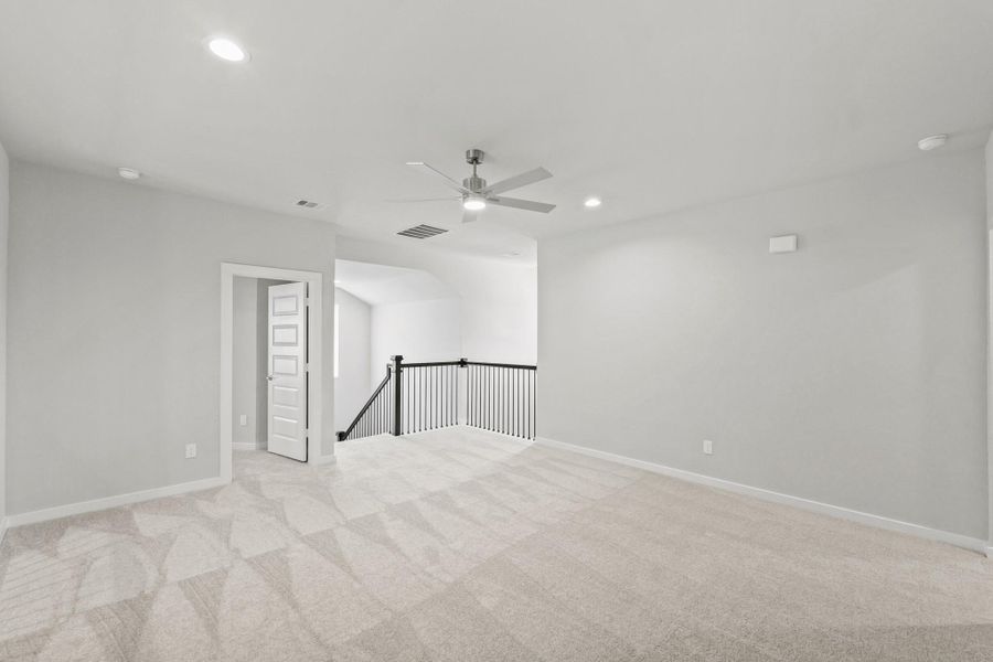 Spacious, unfurnished interior of a new home in Briarwood Crossing, Rosenberg (Image 32).