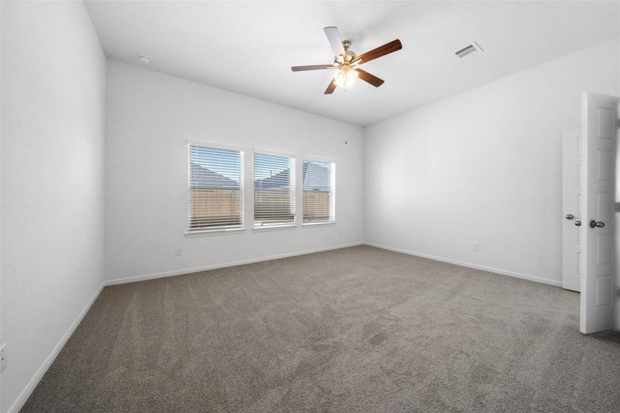 Spacious, unfurnished interior of a new home in Rollingbrook Estates, Baytown (Image 21).