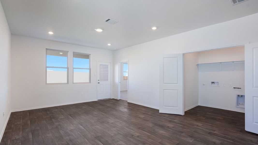 Spacious, unfurnished interior of a new home in Marigold, Kyle (Image 10).