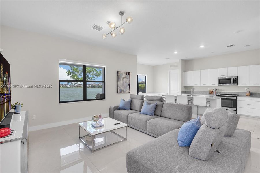 Furnished interior view inside a new home in , Miramar (Image 29).