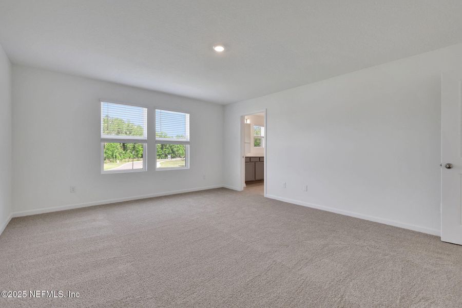 Spacious, unfurnished interior of a new home in Amberly, Green Cove Springs (Image 10).