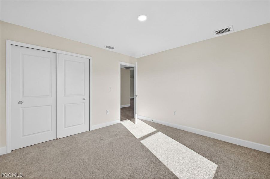 Spacious, unfurnished interior of a new home in Cape Coral, Cape Coral (Image 23).
