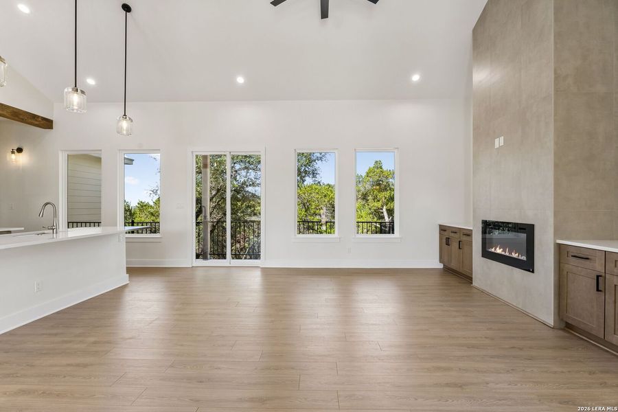 Spacious, unfurnished interior of a new home in , Canyon Lake (Image 27).