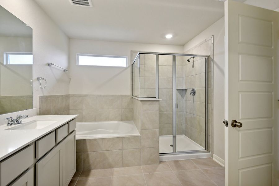 Primary suite bathroom in the Red River floorplan at a Meritage Homes community.