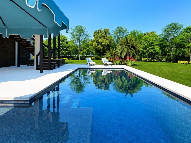 Exterior details and patio area of a home in , St. Petersburg (Image 18).