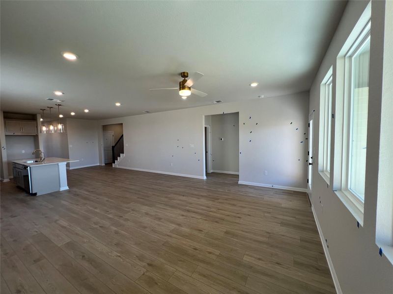 Spacious, unfurnished interior of a new home in Rolling Glen, Hutto (Image 29).