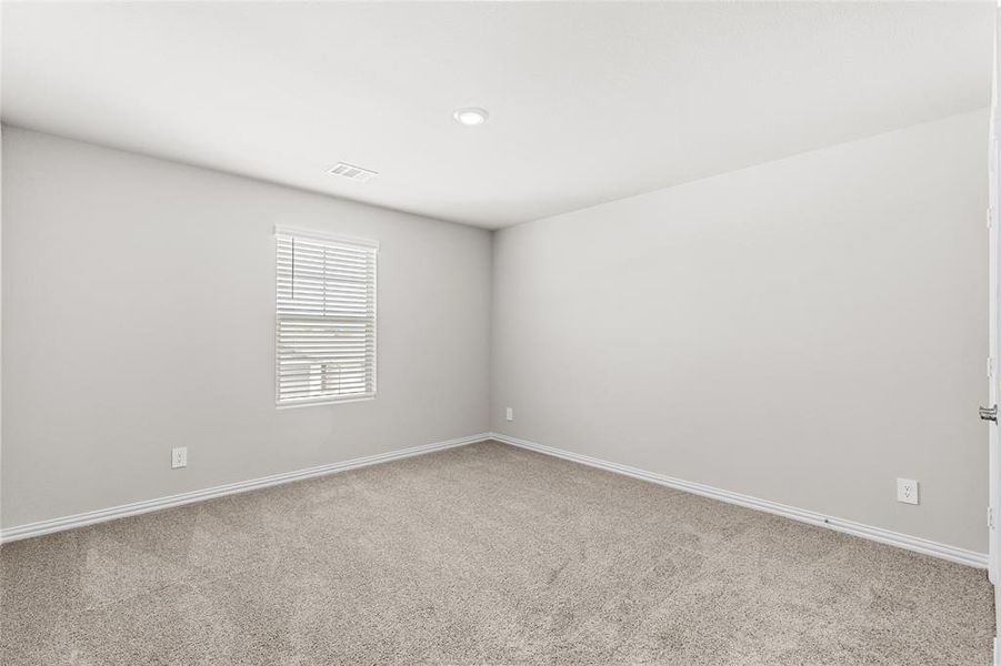 Spacious, unfurnished interior of a new home in Stratton Place, Greenville (Image 17).