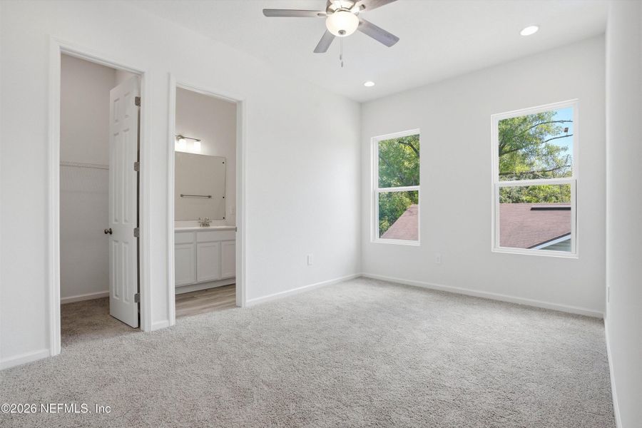 Spacious, unfurnished interior of a new home in , Jacksonville (Image 27).