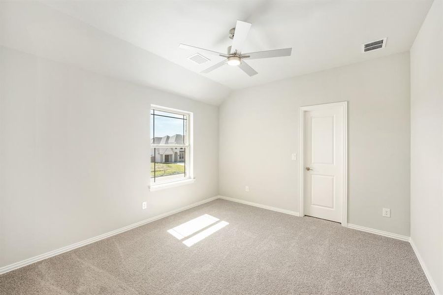 Spacious, unfurnished interior of a new home in Sunset Ridge, Alvarado (Image 23).