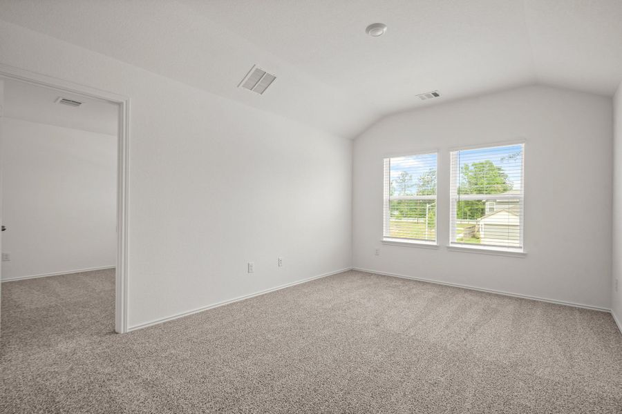 Spacious, unfurnished interior of a new home in Venetian Pines, Conroe (Image 12).