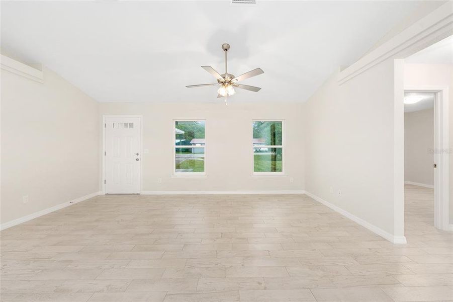 Spacious, unfurnished interior of a new home in , Belleview (Image 14).