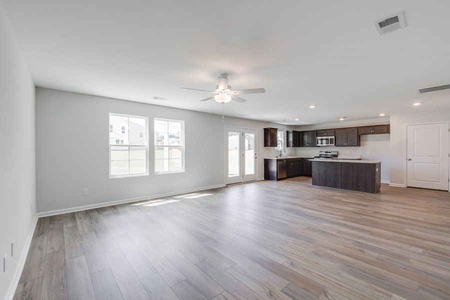 Spacious, unfurnished interior of a new home in Ellington, Elgin (Image 18).